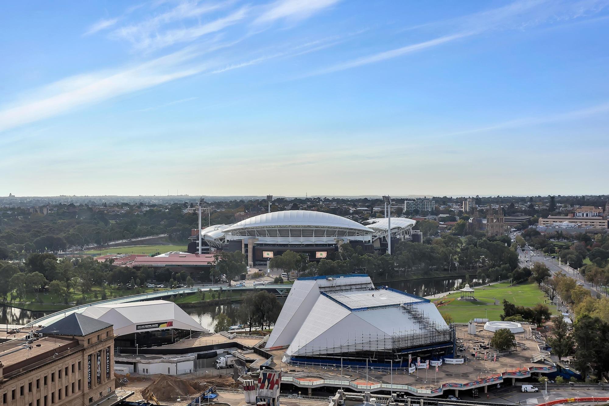 Stamford Plaza Adelaide Otel Dış mekan fotoğraf The Adelaide Oval, the home of the Adelaide Crows
